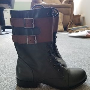 Combat boots